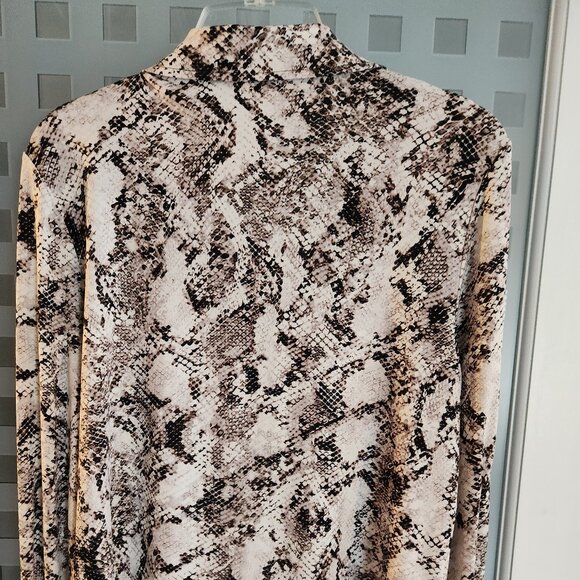 Calvin Klein Button Down Blouse (M) - Picture 3 of 5